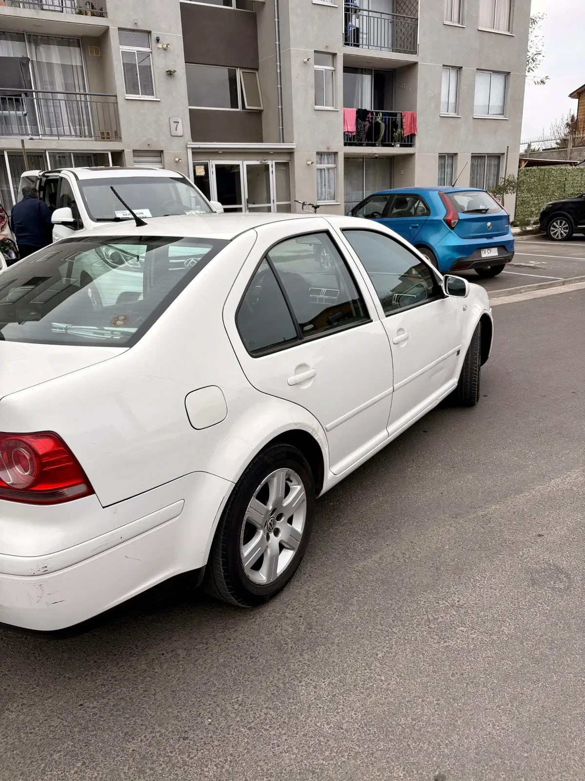 VOLKSWAGEN BORA 2.0 Trendline Mt año 2011