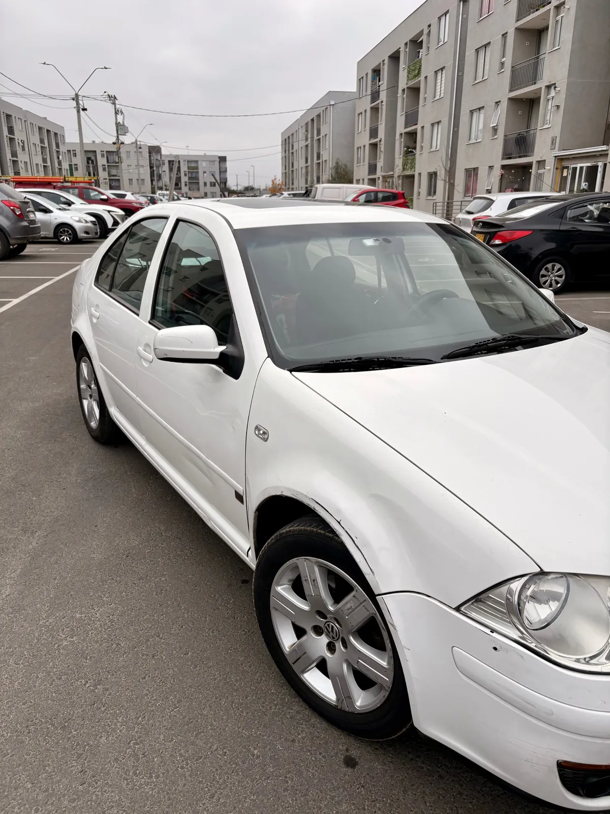 VOLKSWAGEN BORA 2.0 Trendline Mt año 2011