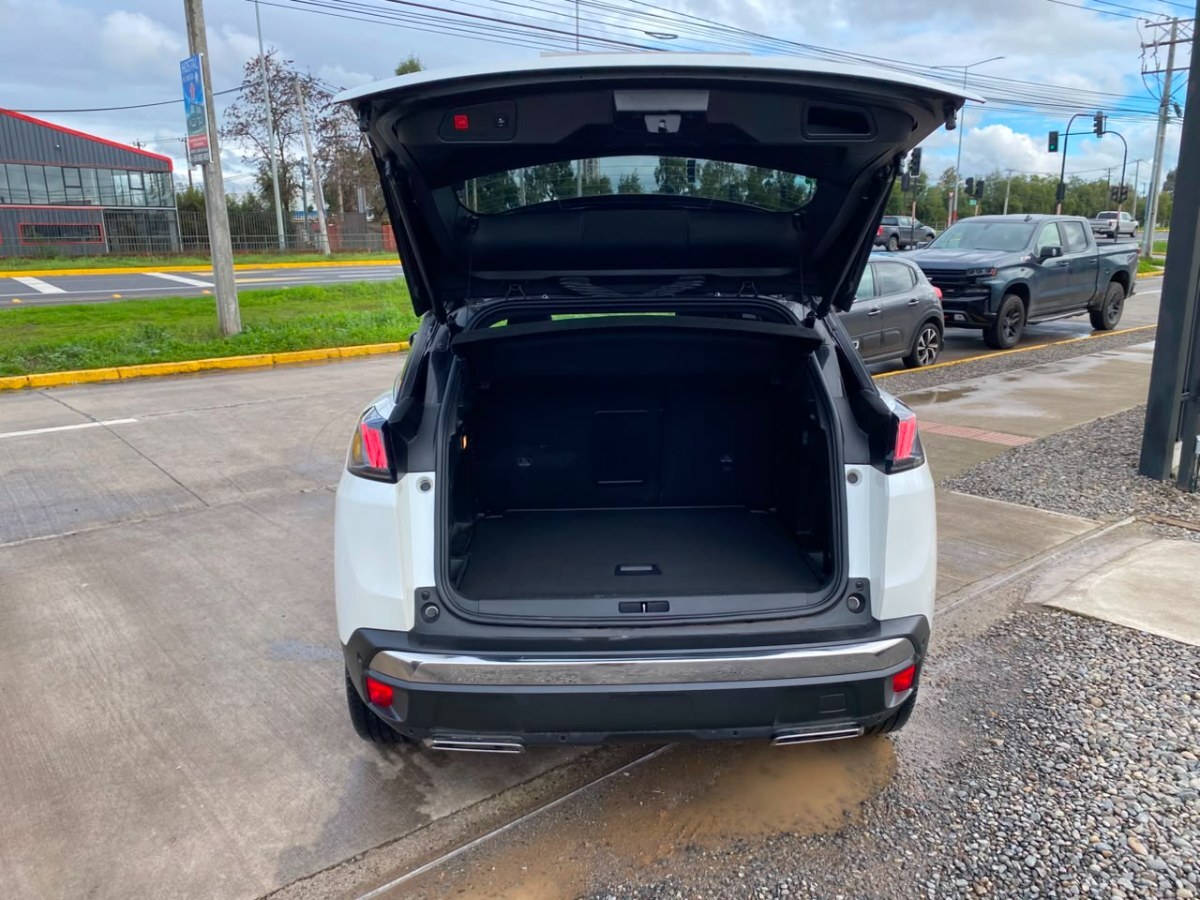 Peugeot 3008 Puretech 180 Eat8 1.6 año 2023