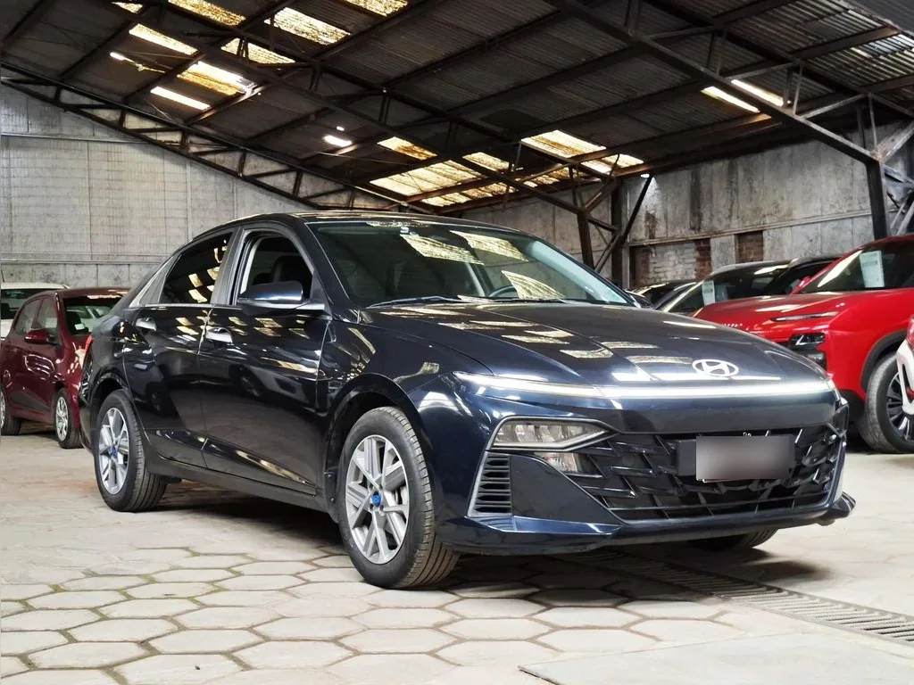 Hyundai Accent 1.5 Design 4x2 Mt 4p año 2024