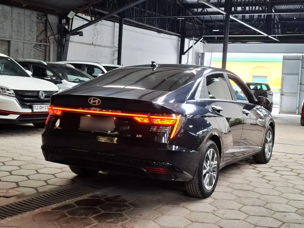 Hyundai Accent 1.5 Design 4x2 Mt 4p año 2024