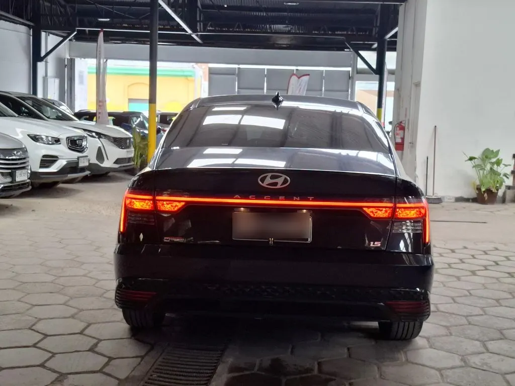 Hyundai Accent 1.5 Design 4x2 Mt 4p año 2024