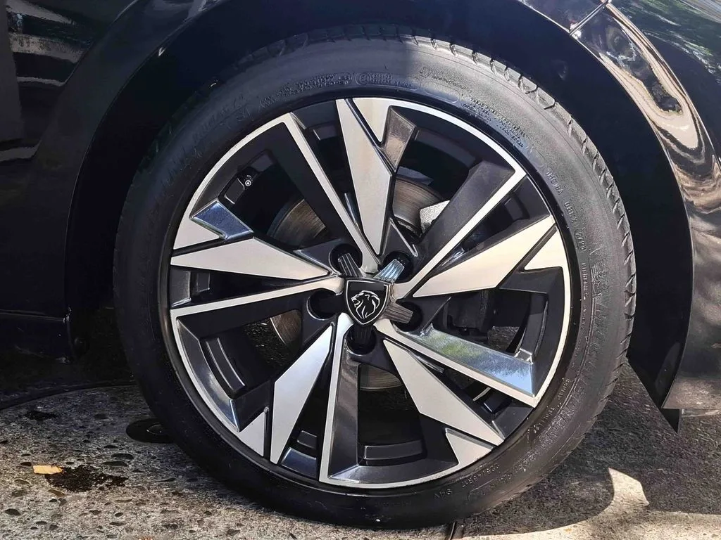 Peugeot 308 Allure año 2024