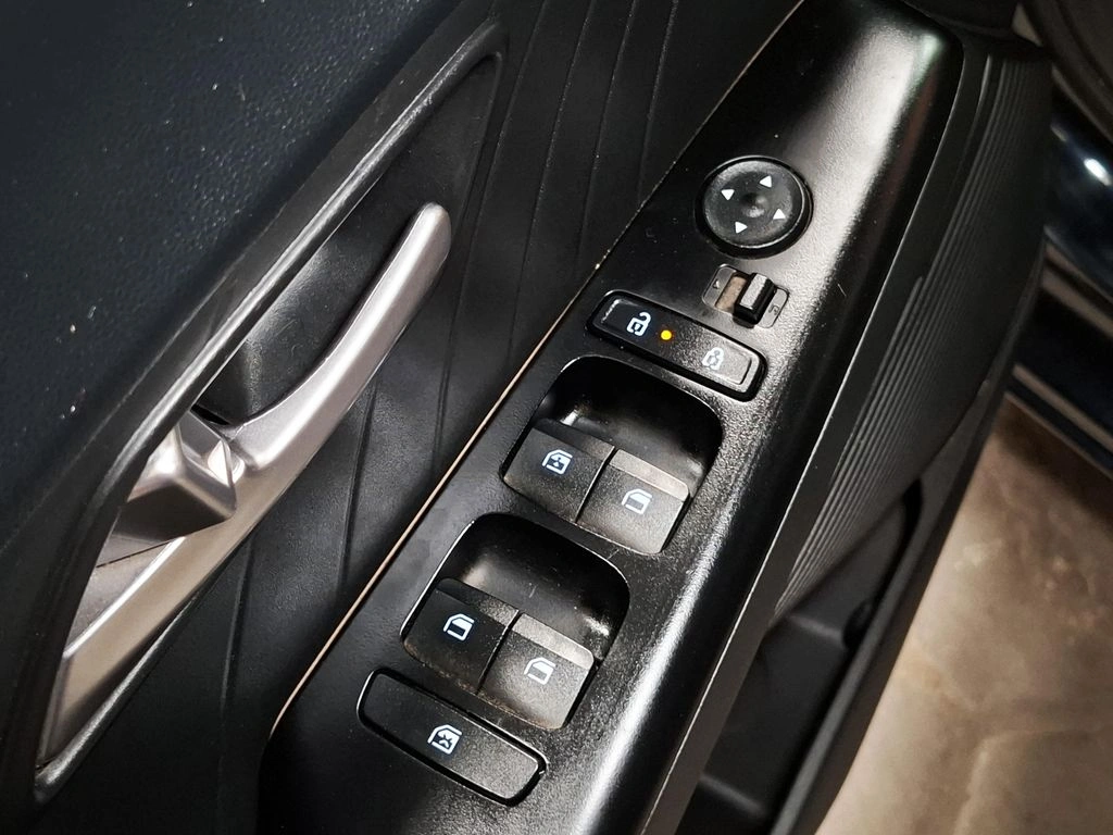 Hyundai Accent 1.5 Design 4x2 Mt 4p año 2024