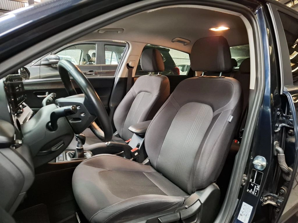 Hyundai Accent 1.5 Design 4x2 Mt 4p año 2024