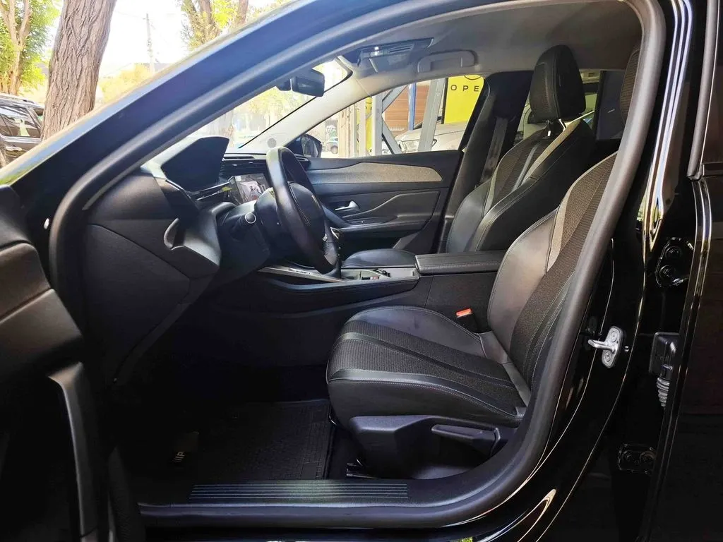 Peugeot 308 Allure año 2024