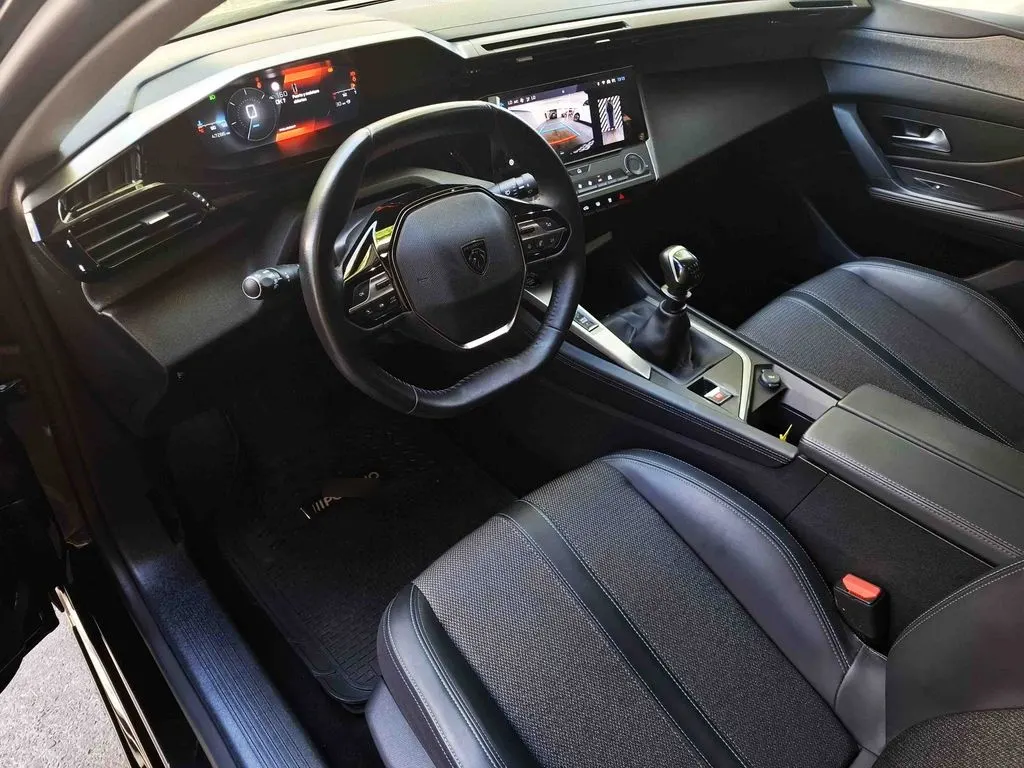 Peugeot 308 Allure año 2024