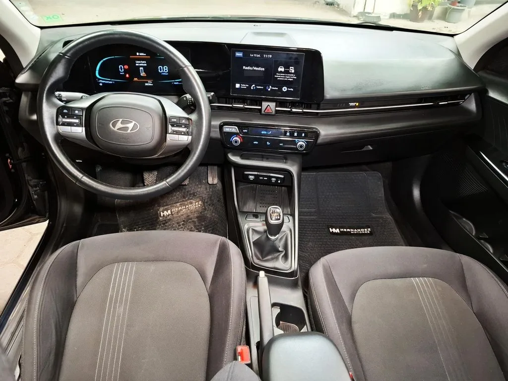 Hyundai Accent 1.5 Design 4x2 Mt 4p año 2024