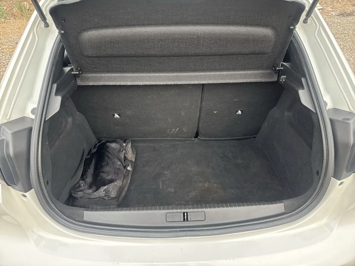 Peugeot 208 1.2 Puretech Active Pack 4x2 75 Mt 5p año 2022