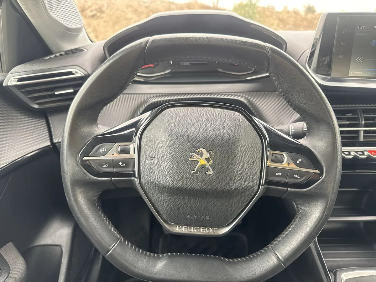 Peugeot 208 1.2 Puretech Active Pack 4x2 75 Mt 5p año 2022