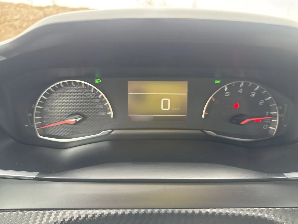 Peugeot 208 1.2 Puretech Active Pack 4x2 75 Mt 5p año 2022
