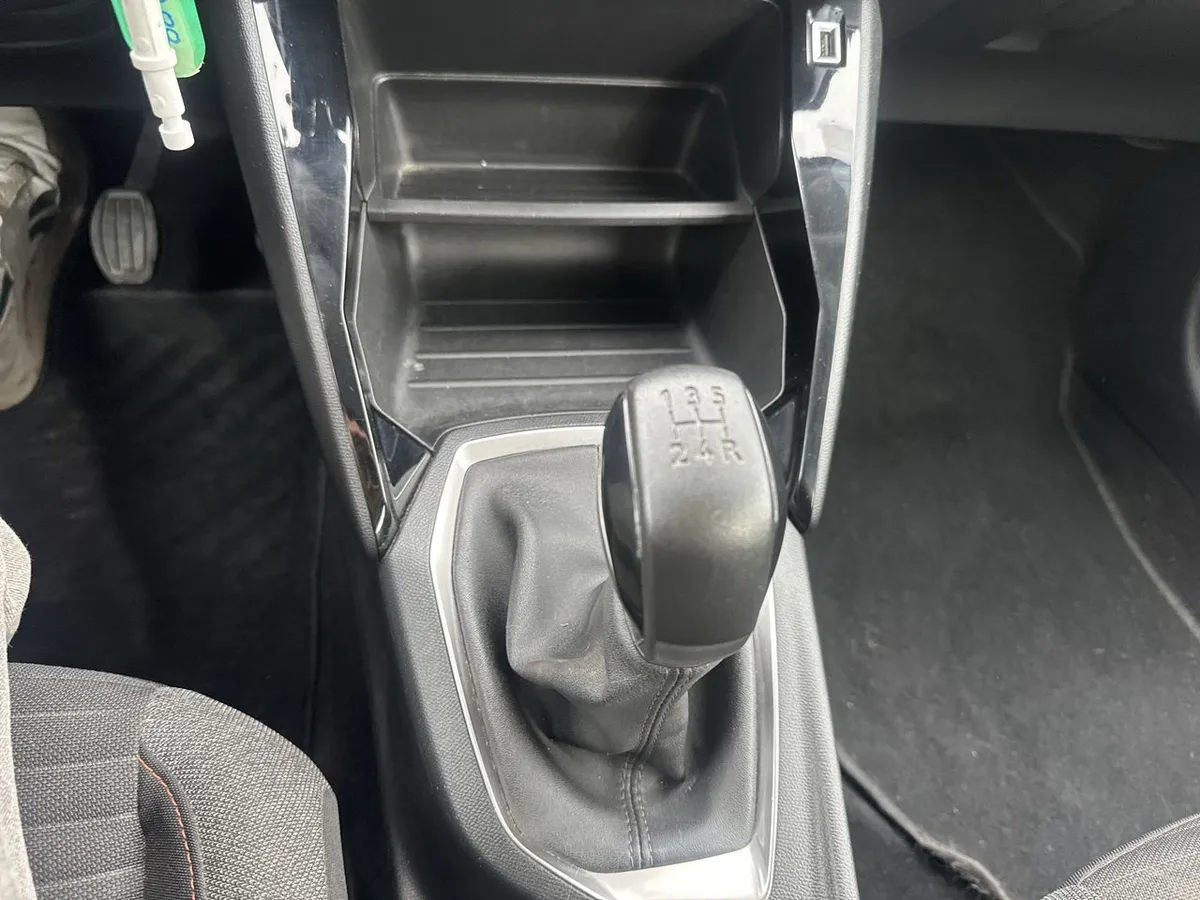 Peugeot 208 1.2 Puretech Active Pack 4x2 75 Mt 5p año 2022