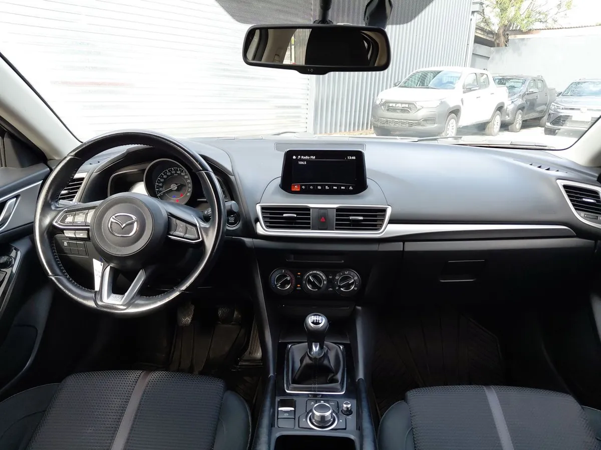 Mazda 3 2.0 V Sport 4x2 Hb 6mt 5p año 2018