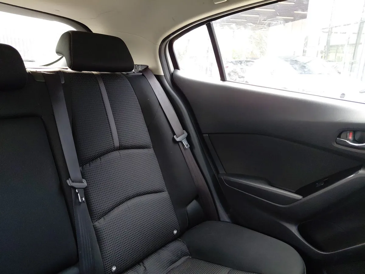 Mazda 3 2.0 V Sport 4x2 Hb 6mt 5p año 2018