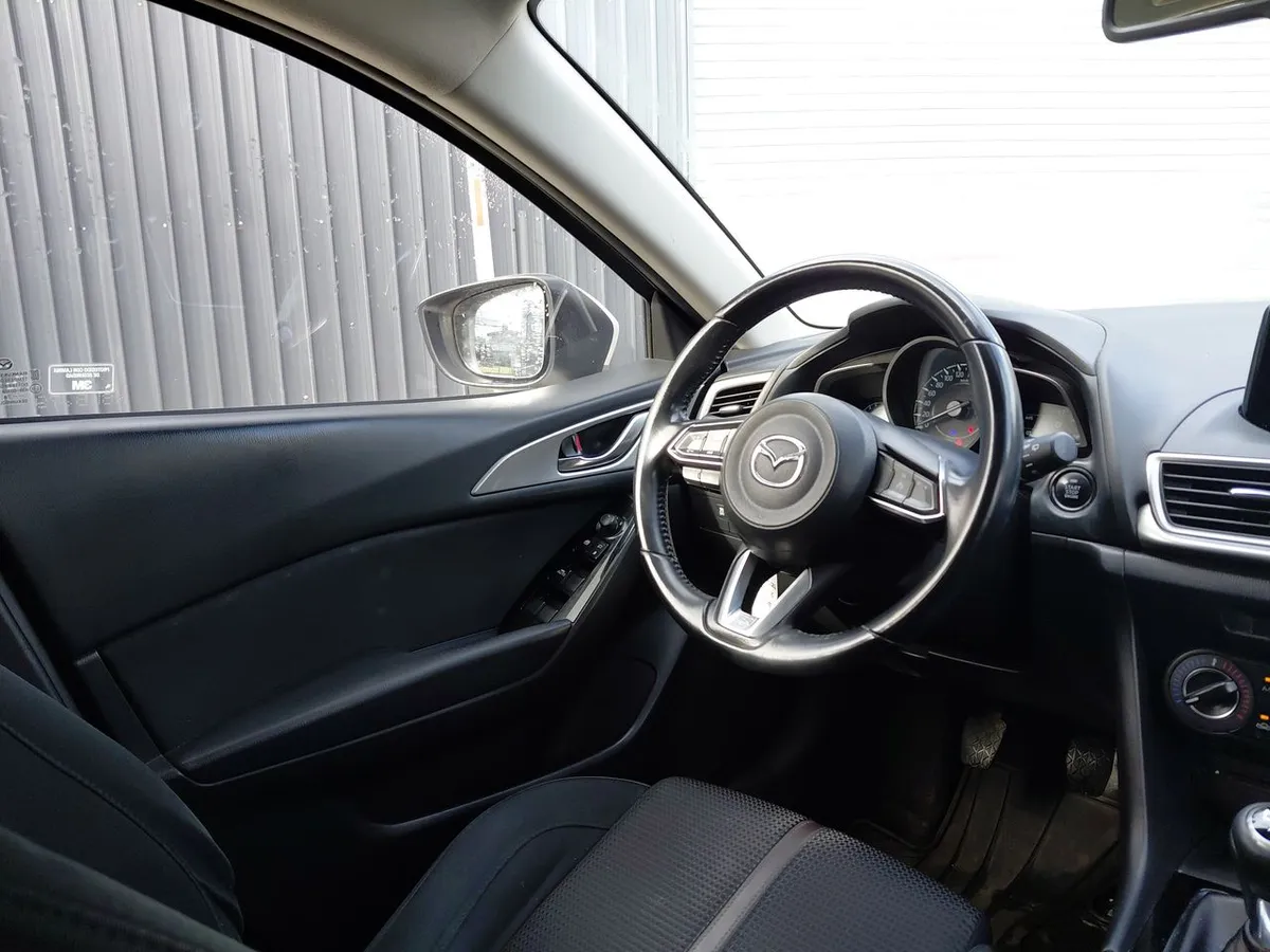 Mazda 3 2.0 V Sport 4x2 Hb 6mt 5p año 2018