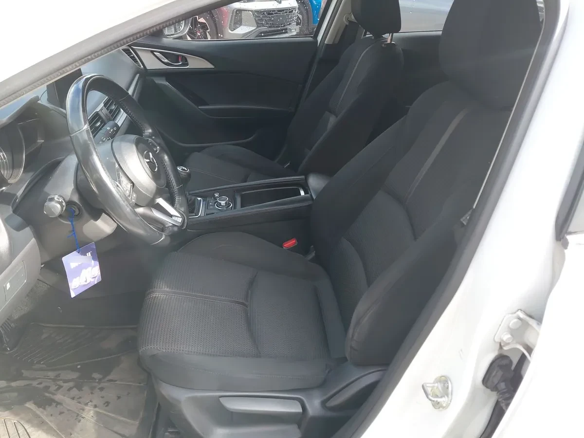 Mazda 3 2.0 V Sport 4x2 Hb 6mt 5p año 2018