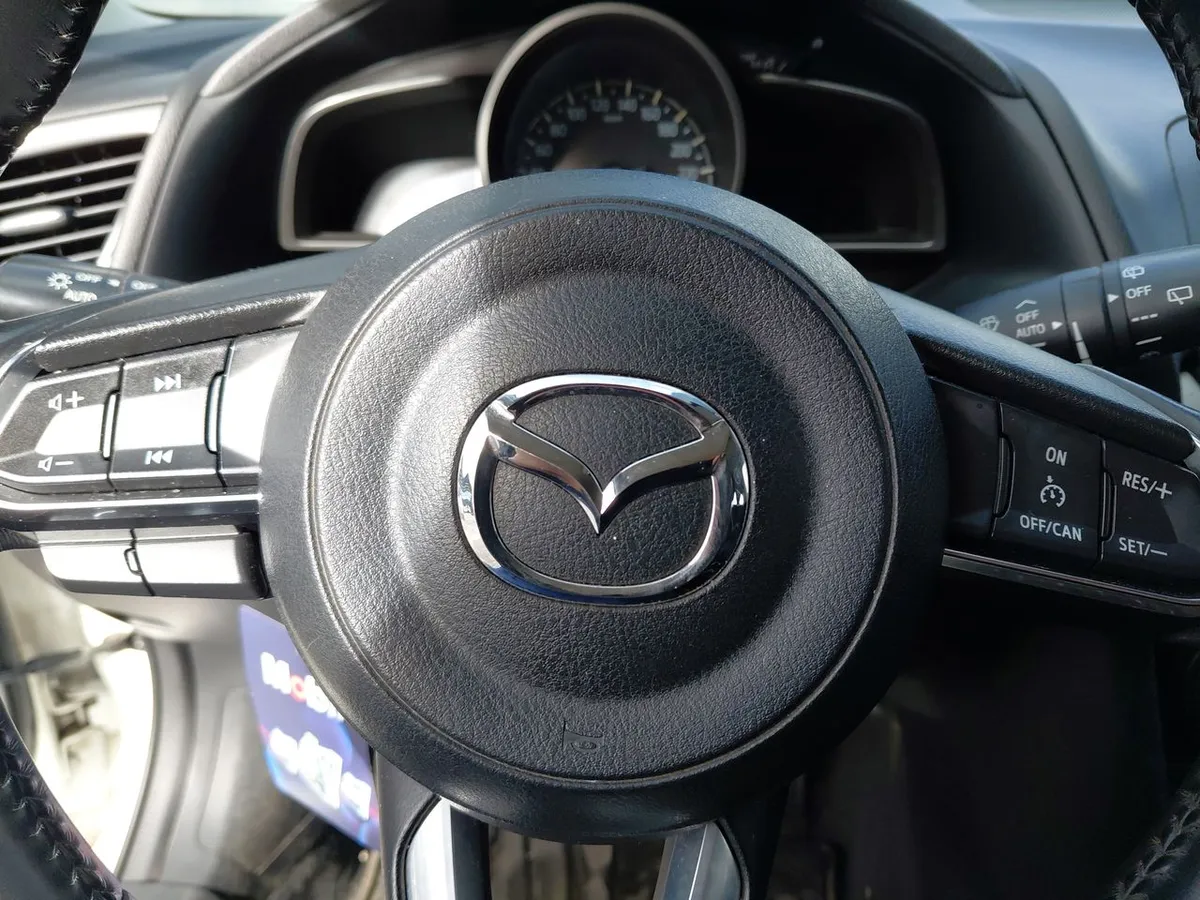 Mazda 3 2.0 V Sport 4x2 Hb 6mt 5p año 2018