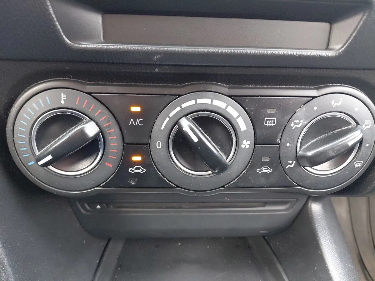 Mazda 3 2.0 V Sport 4x2 Hb 6mt 5p año 2018