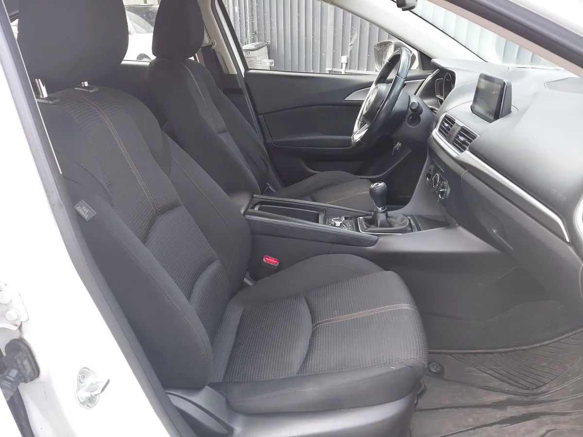 Mazda 3 2.0 V Sport 4x2 Hb 6mt 5p año 2018