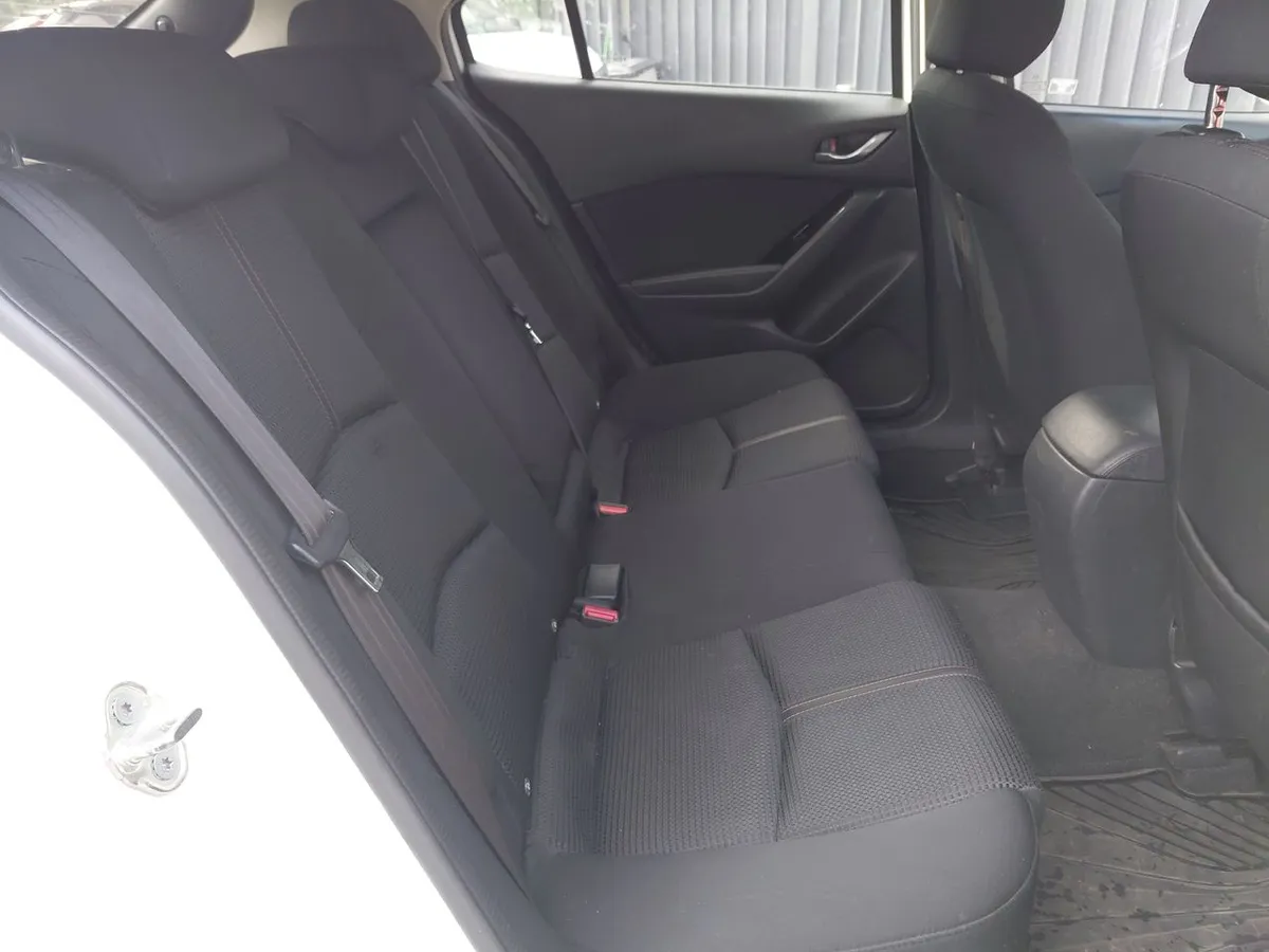 Mazda 3 2.0 V Sport 4x2 Hb 6mt 5p año 2018