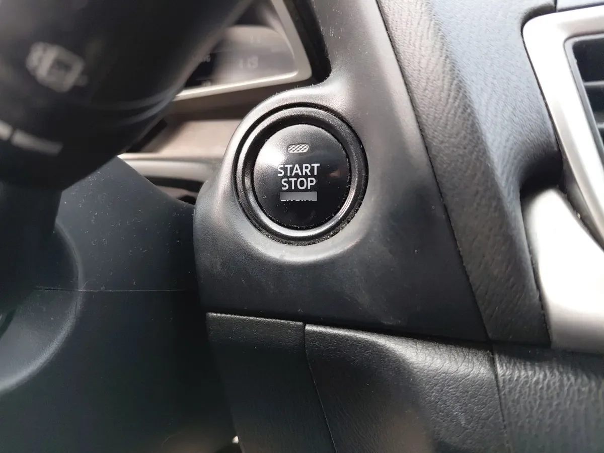 Mazda 3 2.0 V Sport 4x2 Hb 6mt 5p año 2018