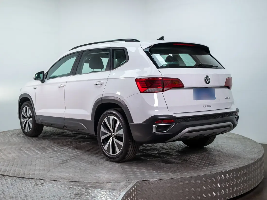 Volkswagen Taos 1.4 Tsi Comfortline A año 2025