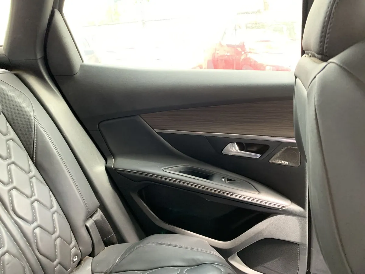 Peugeot 3008 1.6 Gt Hybrid4 300 4x4 Eat8 5p año 2024