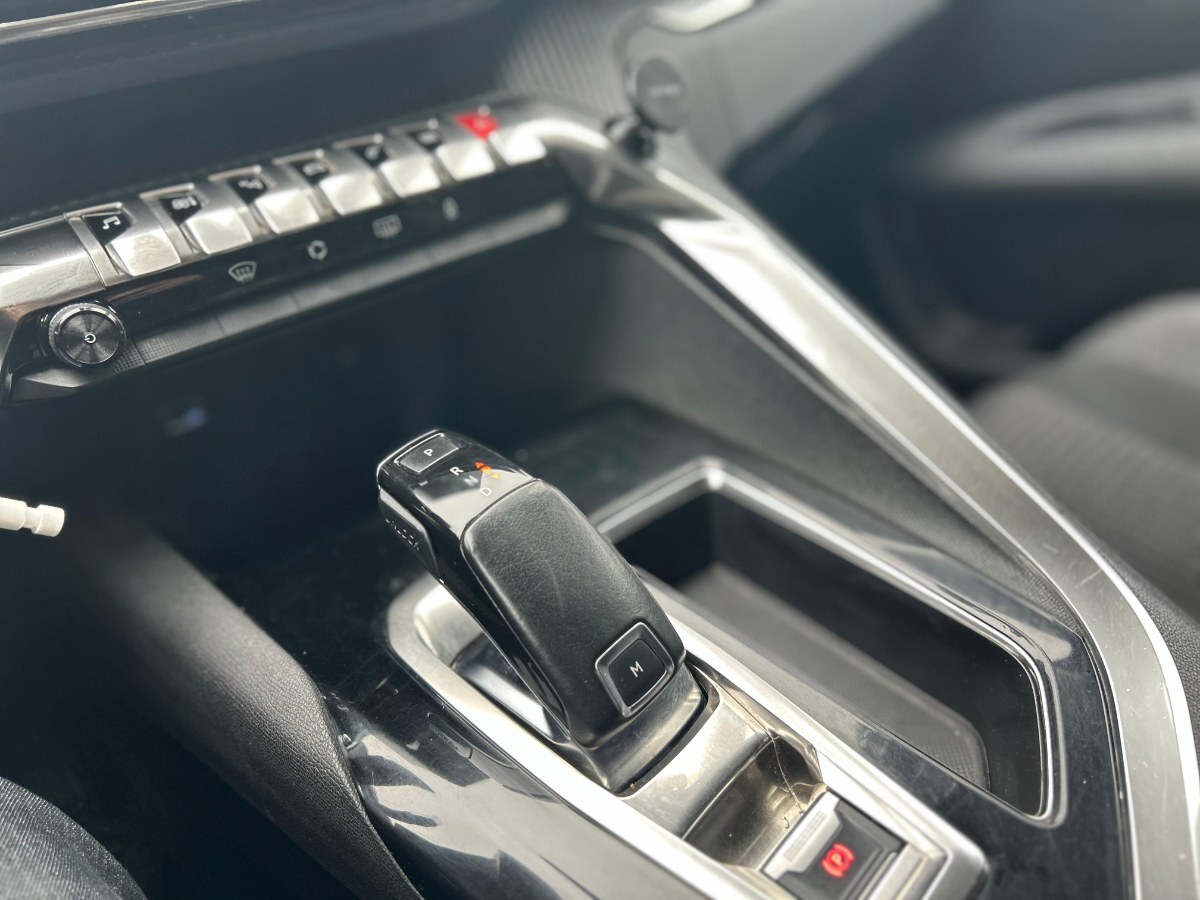 Peugeot 5008 Active Bluehdi 1.5 At año 2019