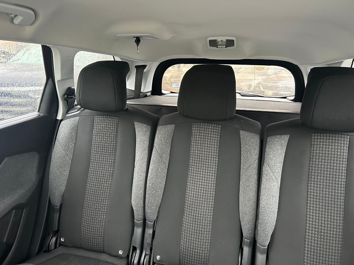 Peugeot 5008 Active Bluehdi 1.5 At año 2019