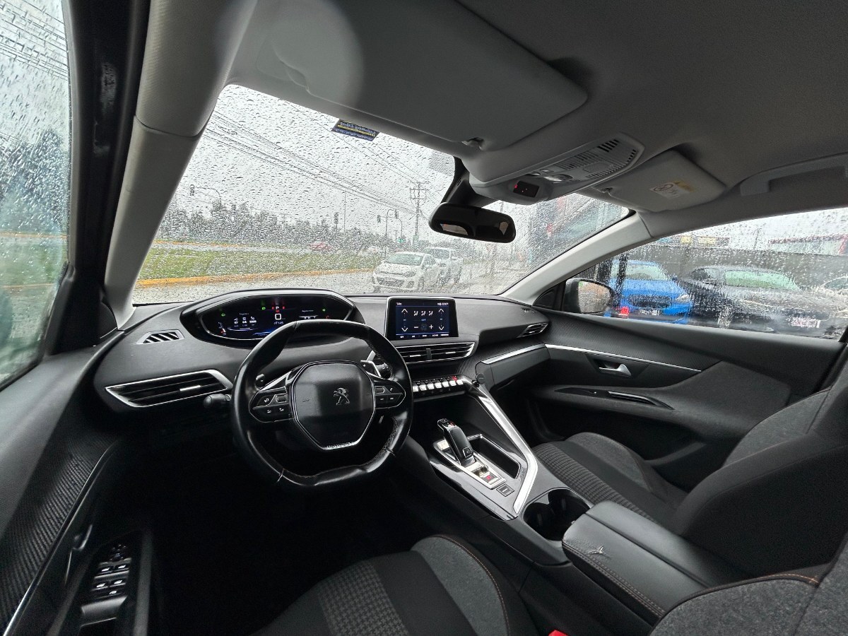 Peugeot 5008 Active Bluehdi 1.5 At año 2019
