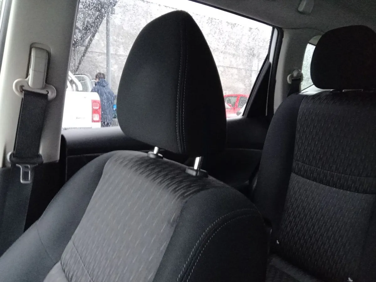 Nissan X-Trail 2.5 Sense 4x2 3row Cvt At 5p año 2023
