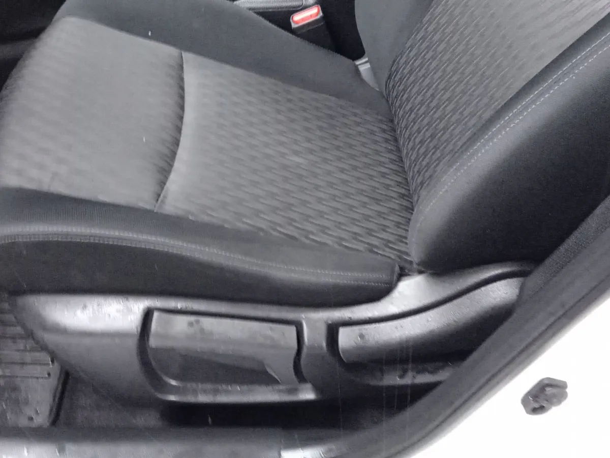Nissan X-Trail 2.5 Sense 4x2 3row Cvt At 5p año 2023
