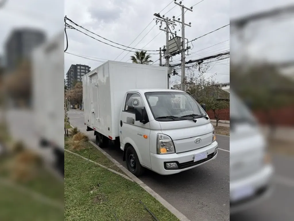 Hyundai Porter 2.5 Crdi Diesel Gls 4x2 Cs 2ab Ac 6mt 2p año 2026