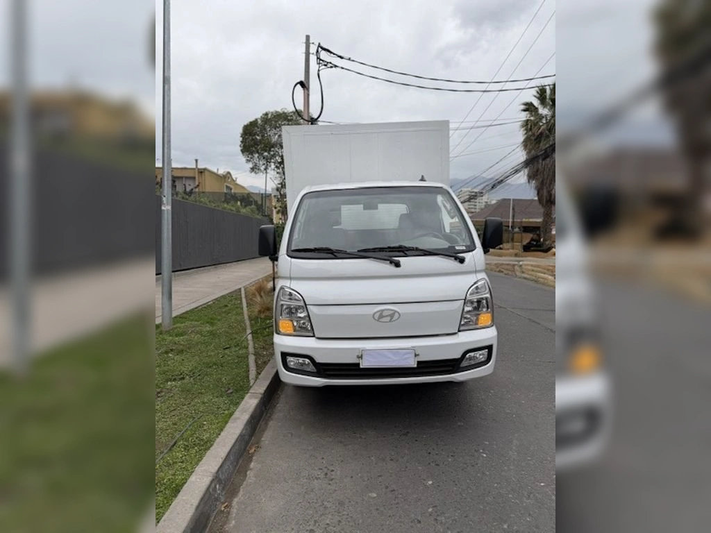 Hyundai Porter 2.5 Crdi Diesel Gls 4x2 Cs 2ab Ac 6mt 2p año 2026