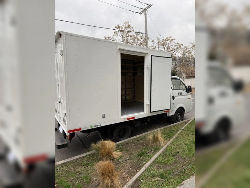Hyundai Porter 2.5 Crdi Diesel Gls 4x2 Cs 2ab Ac 6mt 2p año 2026