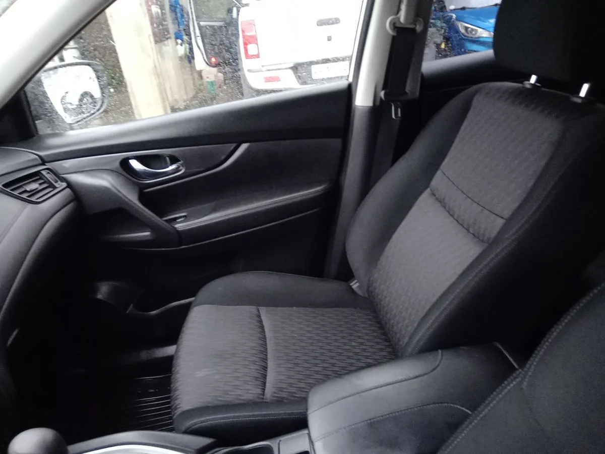 Nissan X-Trail 2.5 Sense 4x2 3row Cvt At 5p año 2023