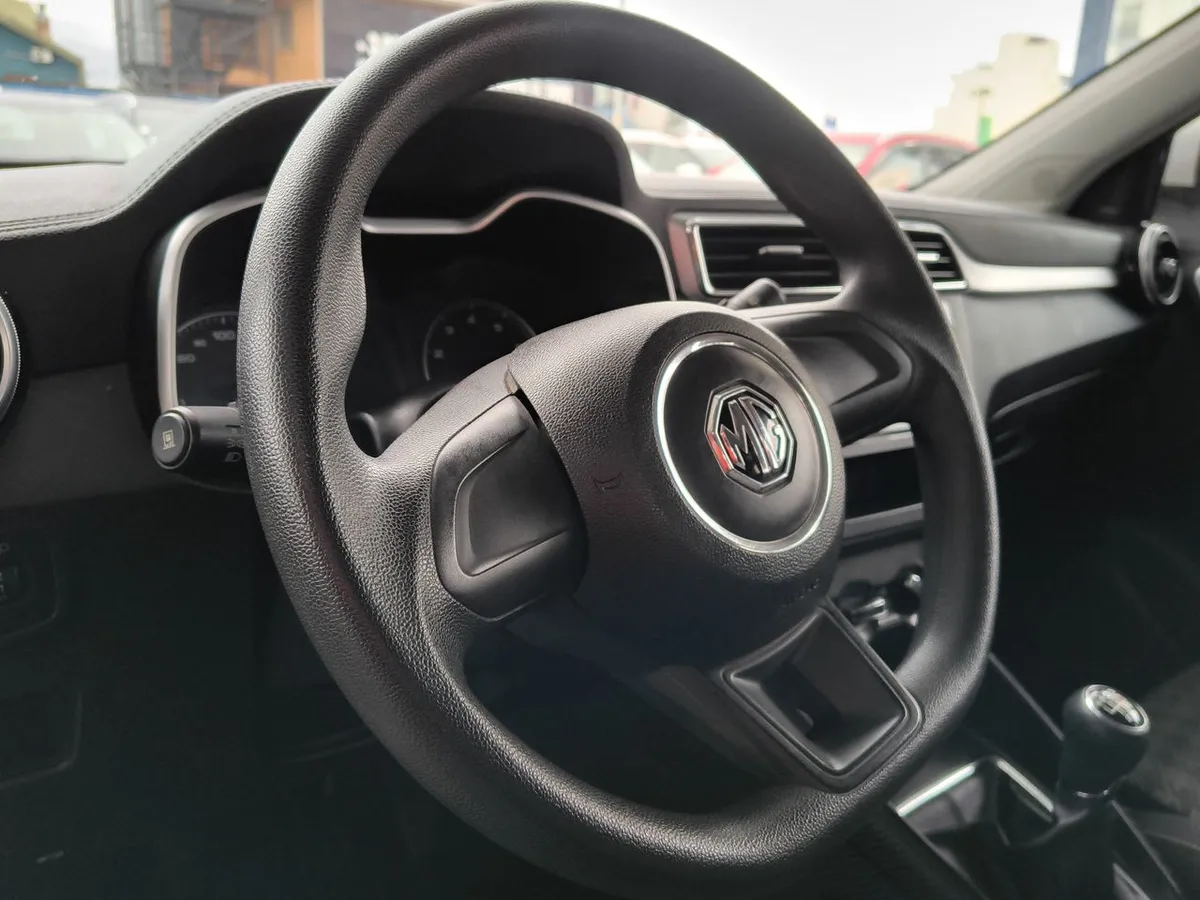 MG Mg Zs 1.5 Std 4x2 Mt 5p año 2023