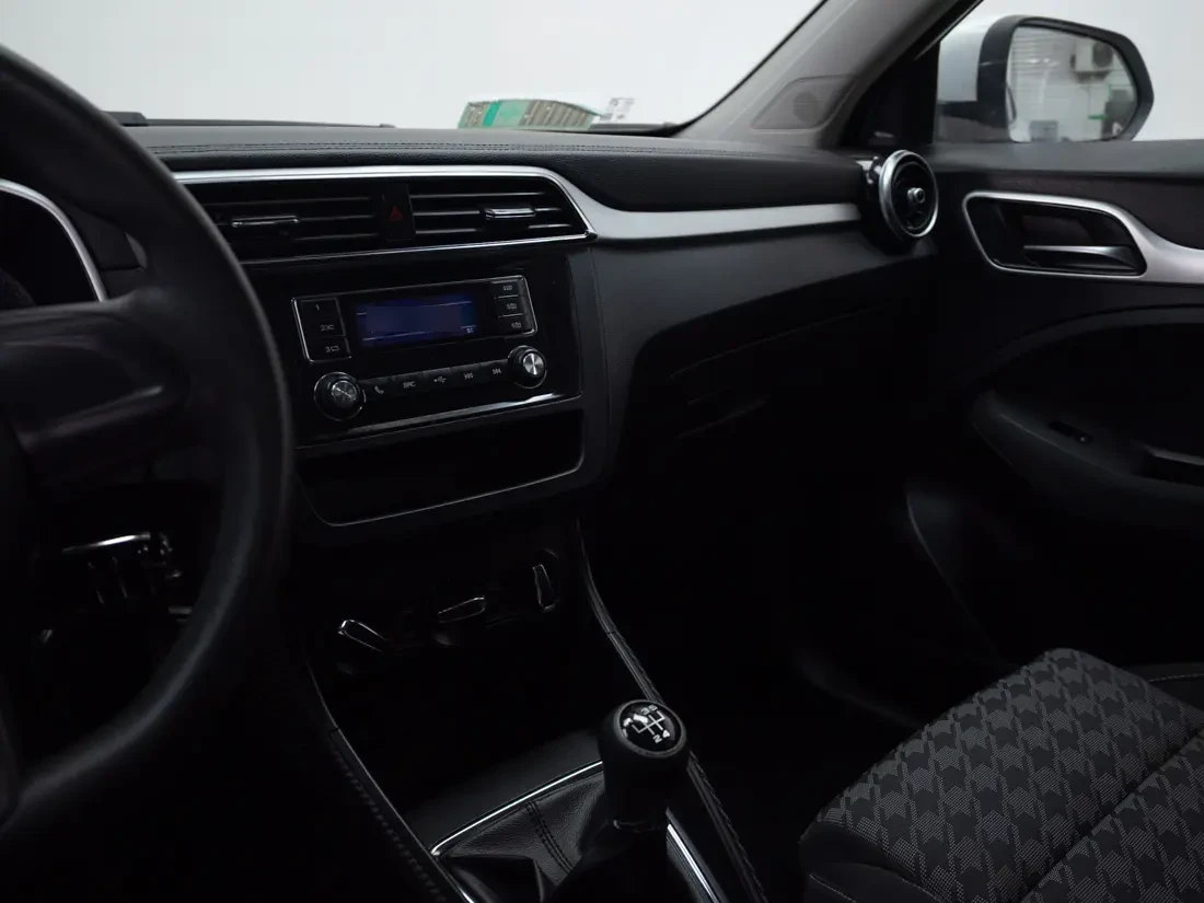 MG Zs 1.5 Std Mt año 2022