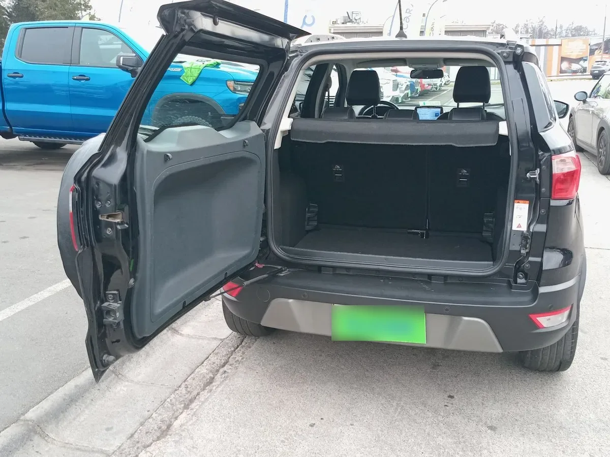 Ford Ecosport 1.5 Titanium 4x2 Mt 5p año 2022