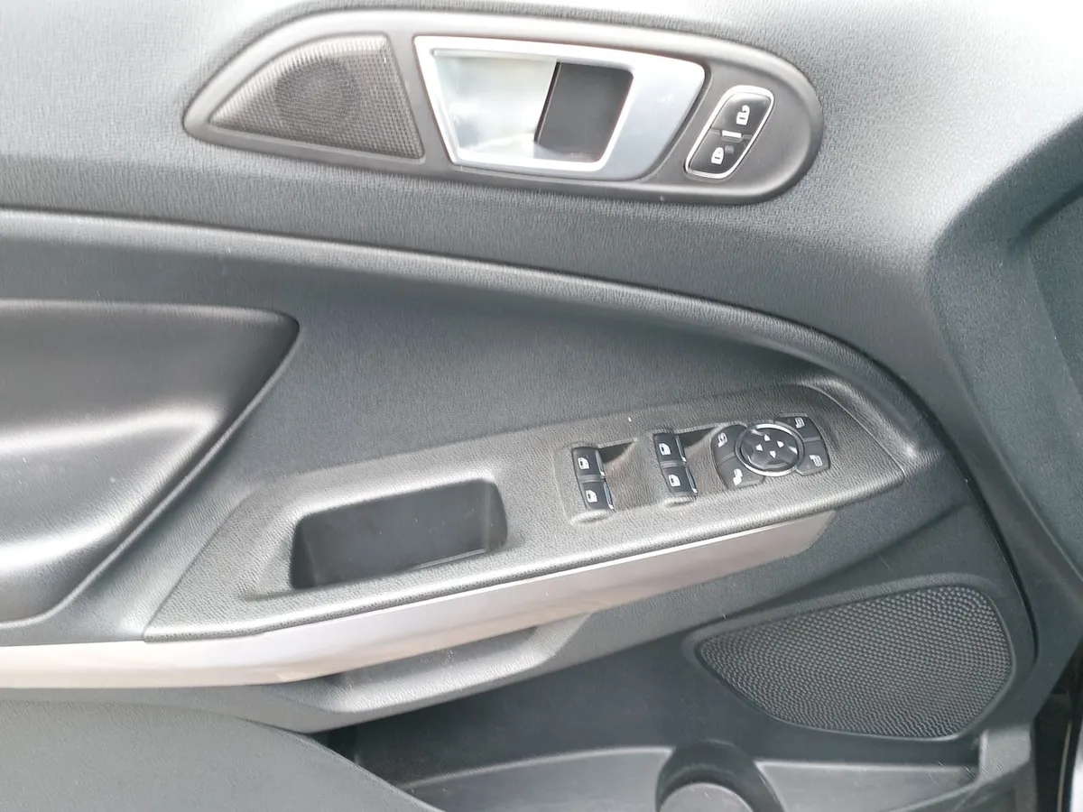 Ford Ecosport 1.5 Titanium 4x2 Mt 5p año 2022
