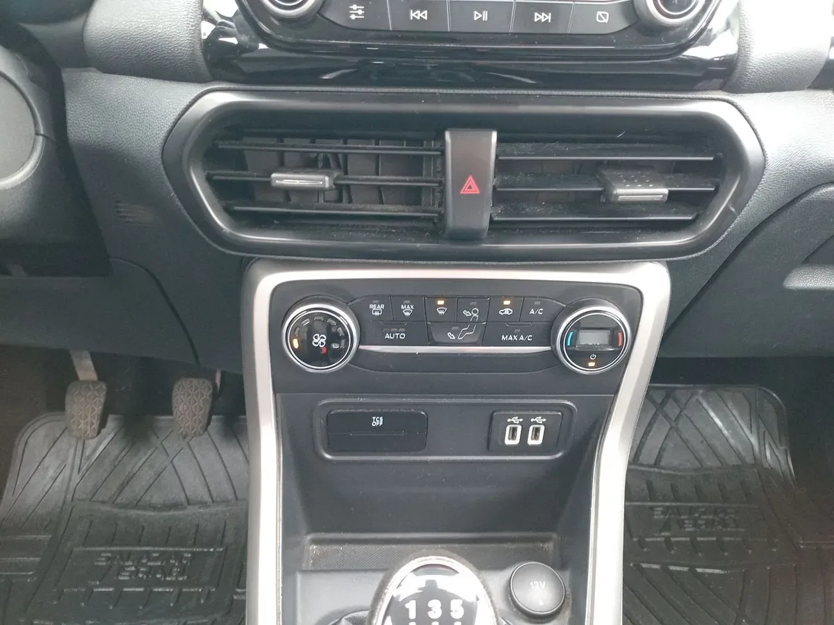 Ford Ecosport 1.5 Titanium 4x2 Mt 5p año 2022