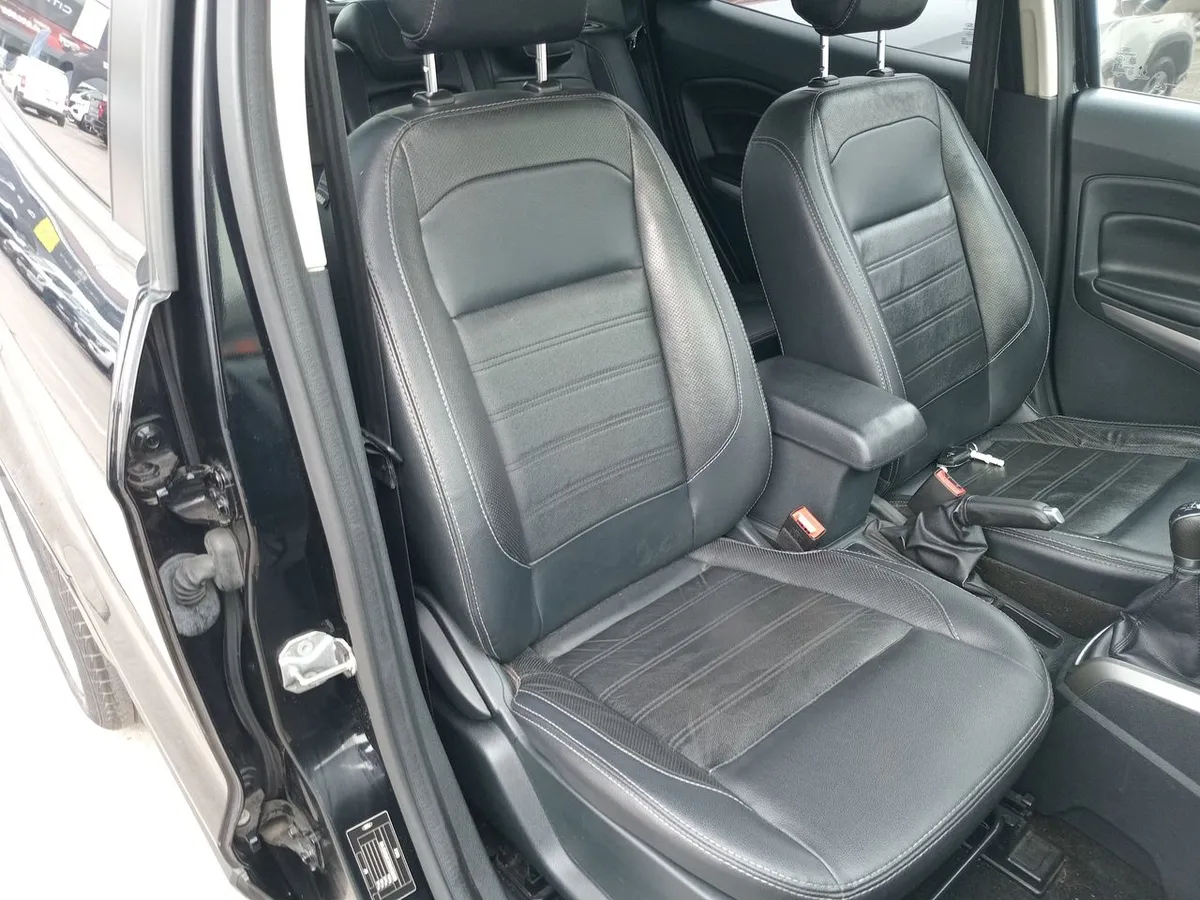Ford Ecosport 1.5 Titanium 4x2 Mt 5p año 2022