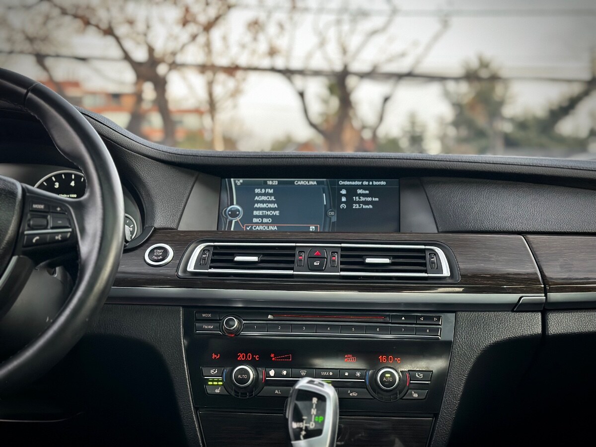 BMW 740 I año 2012