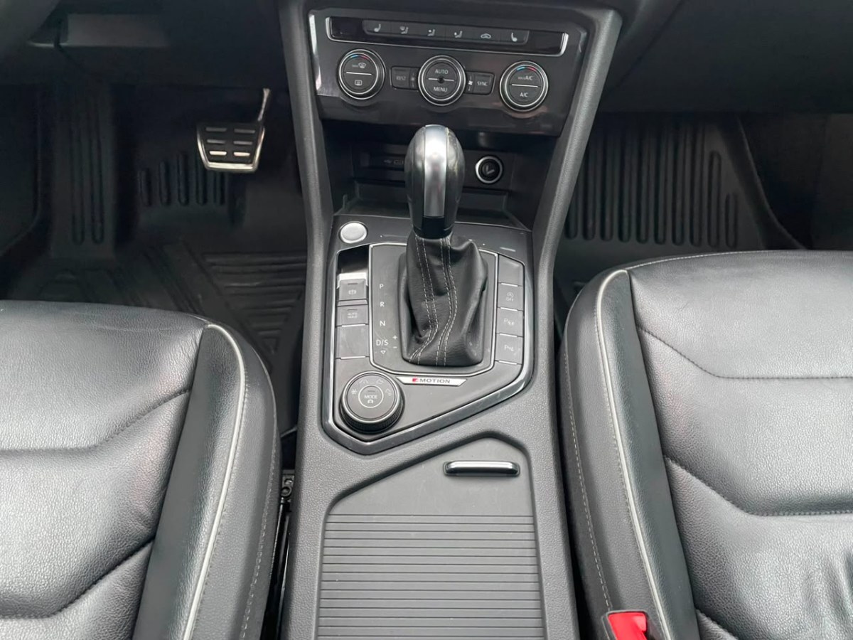 Volkswagen Tiguan R-Line 4x4 2.0 año 2022
