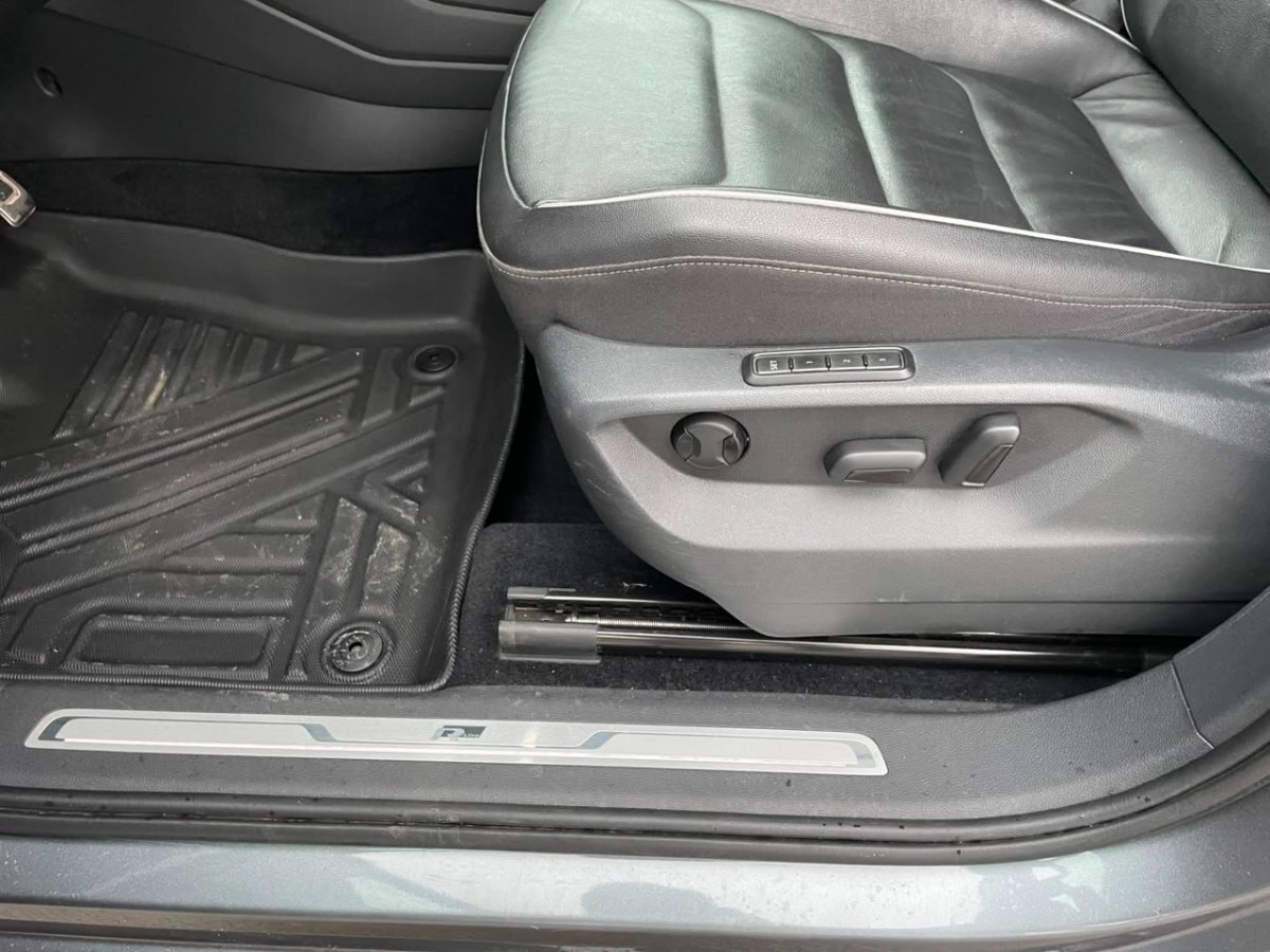 Volkswagen Tiguan R-Line 4x4 2.0 año 2022