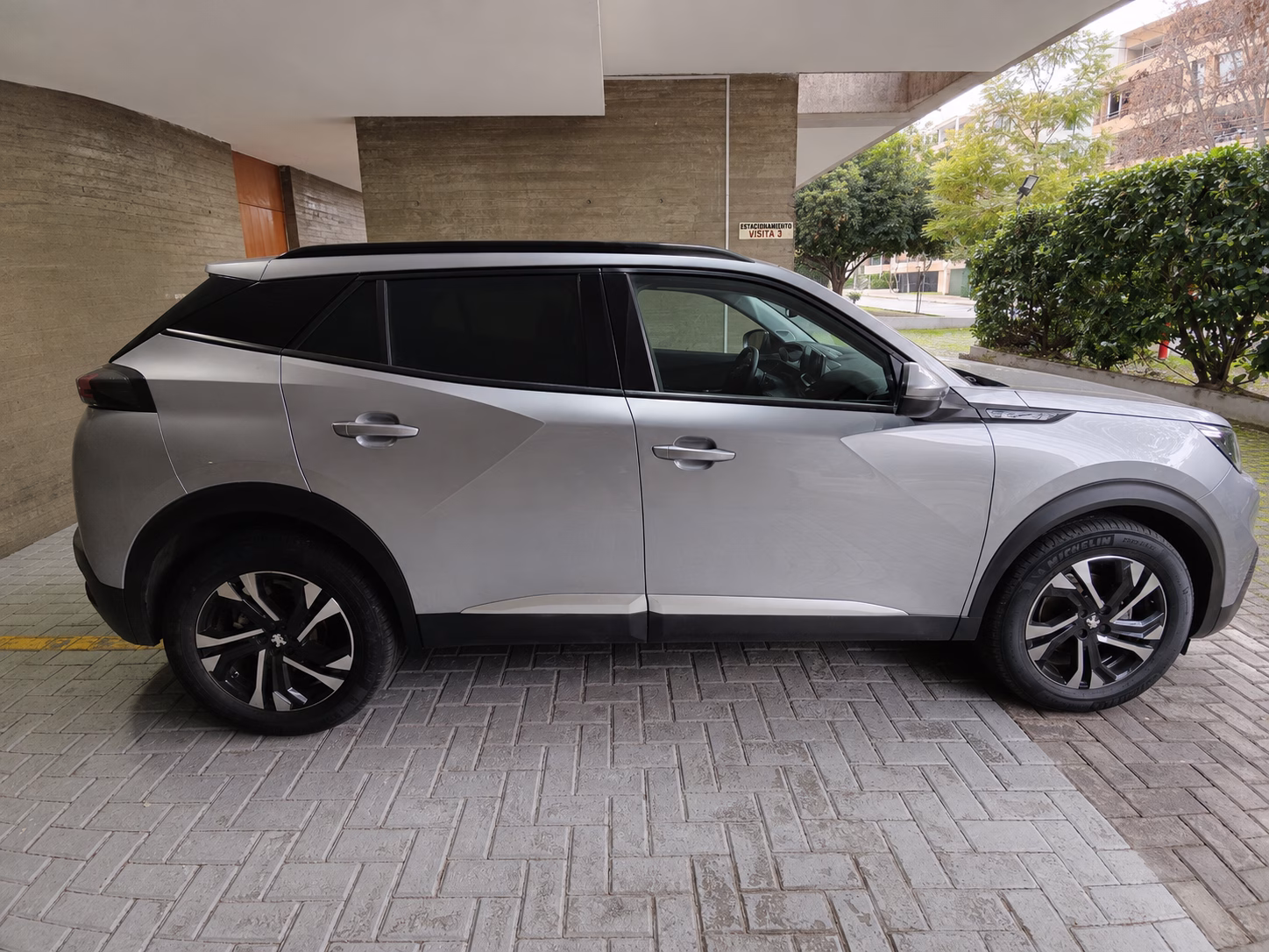 Peugeot 2008 Allure Puretech año 2021