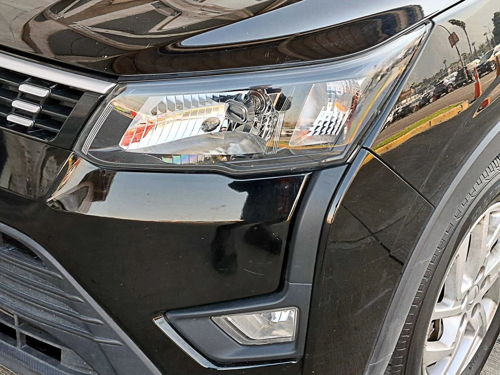 Mahindra Xuv 300 1.2t Comfort 4x2 Mt 5p año 2025