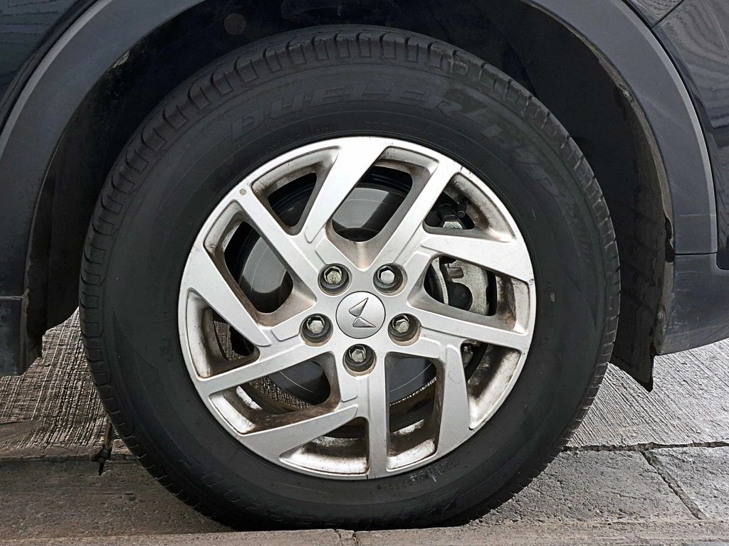 Mahindra Xuv 300 1.2t Comfort 4x2 Mt 5p año 2025