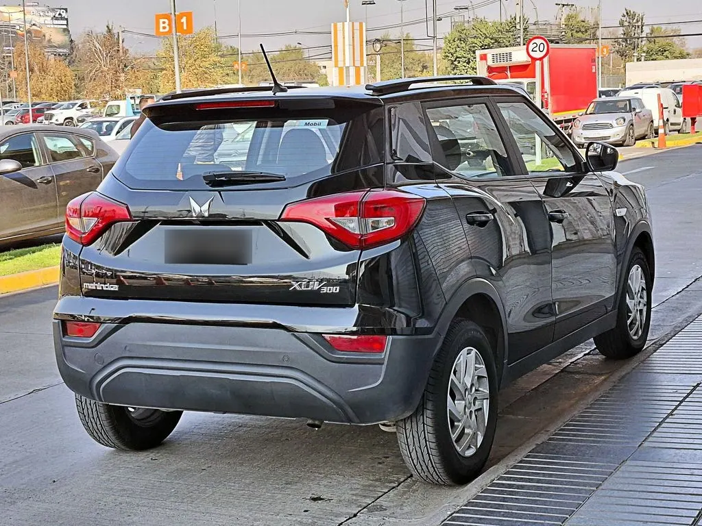 Mahindra Xuv 300 1.2t Comfort 4x2 Mt 5p año 2025