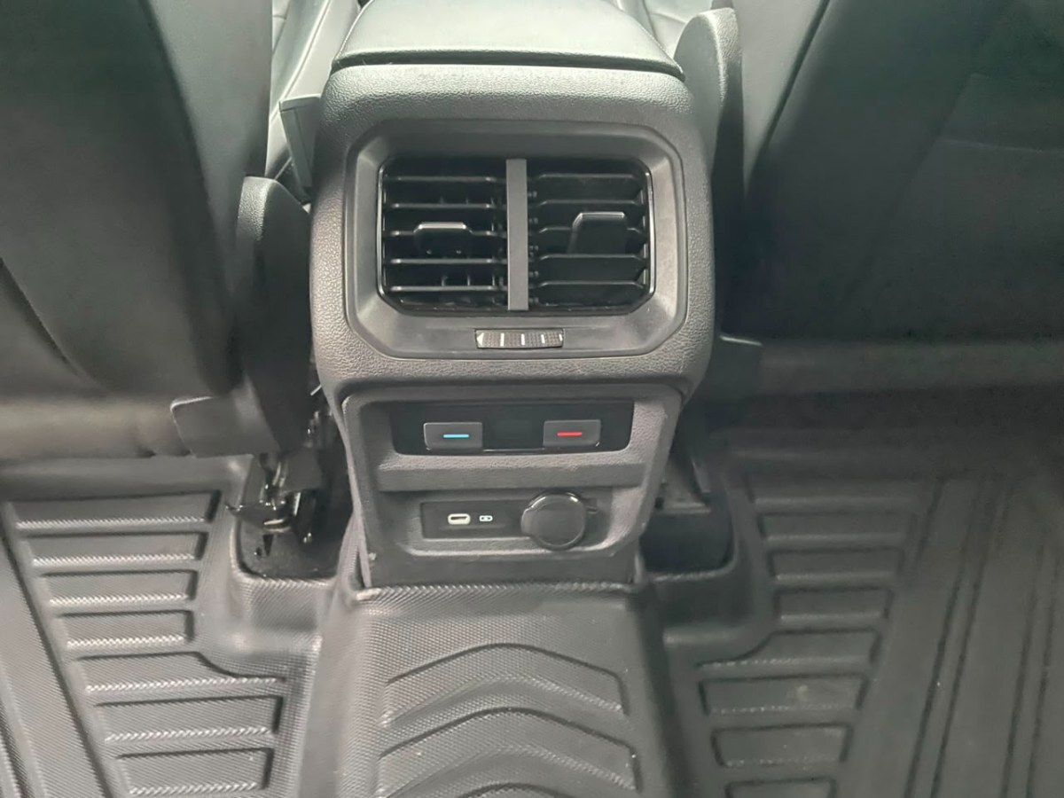 Volkswagen Tiguan R-Line 4x4 2.0 año 2022